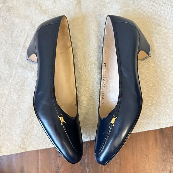 SALVATORE FERRAGAMO Slip-On Kitten Heel Dress Shoes in Navy Leather ITALY - Picture 4 of 12